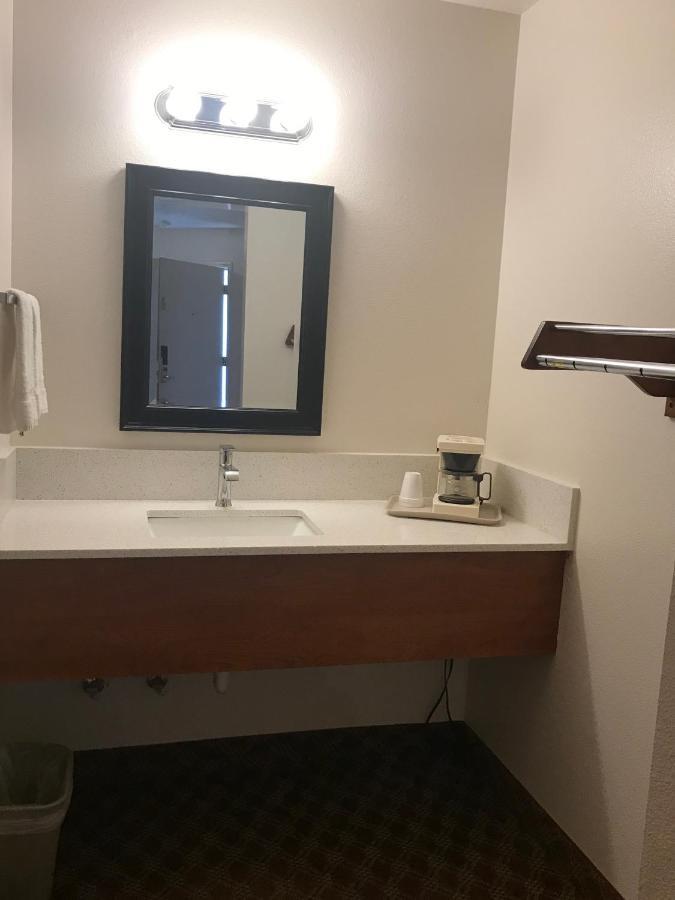 Woodburn Inn Luaran gambar